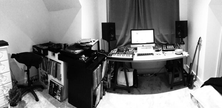 T.o.T.o.04 home studio